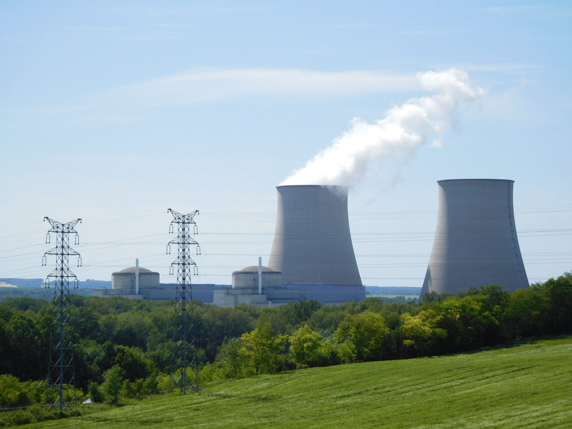 State College - Belleville_nuclear_power_plant_and_two_pylons