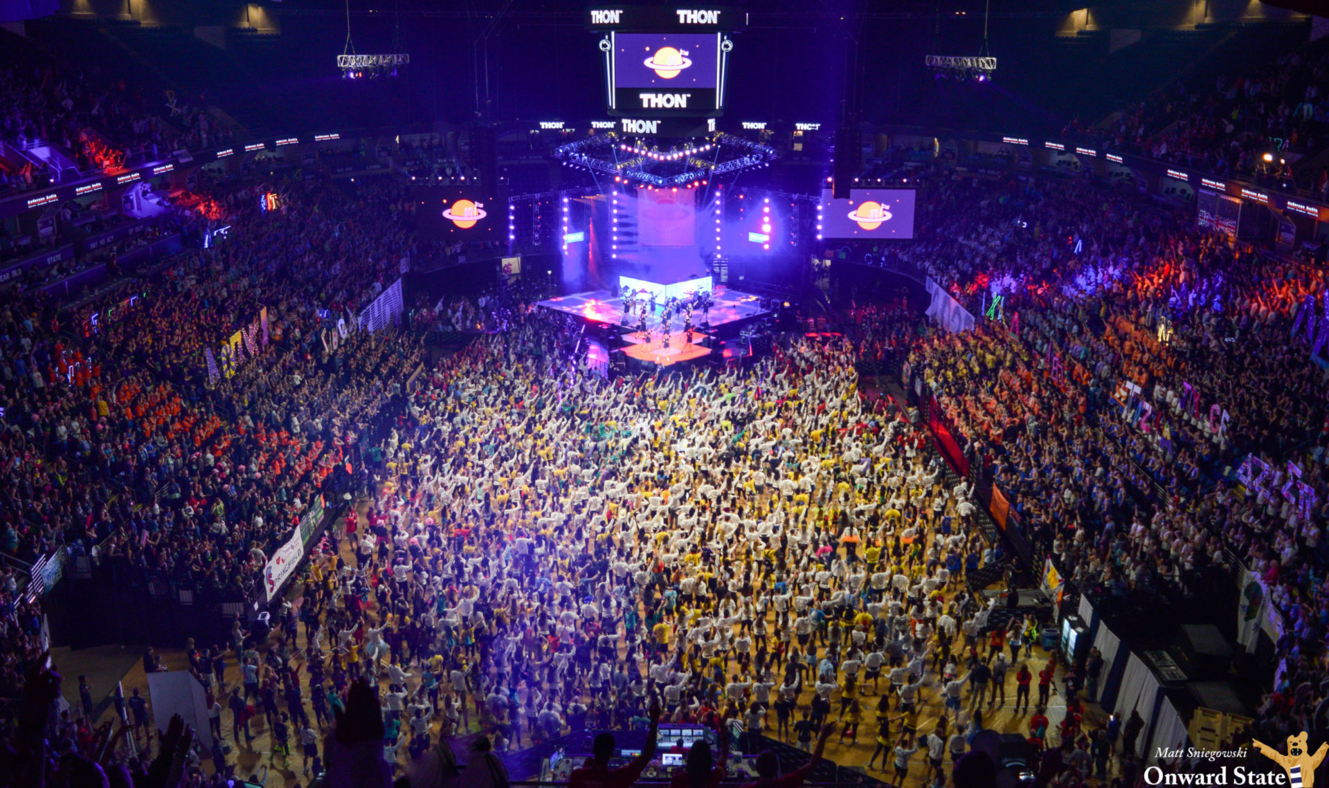 State College - Matt-Sniegowski-THON-2020-Dancers-Stand-0241-scaled