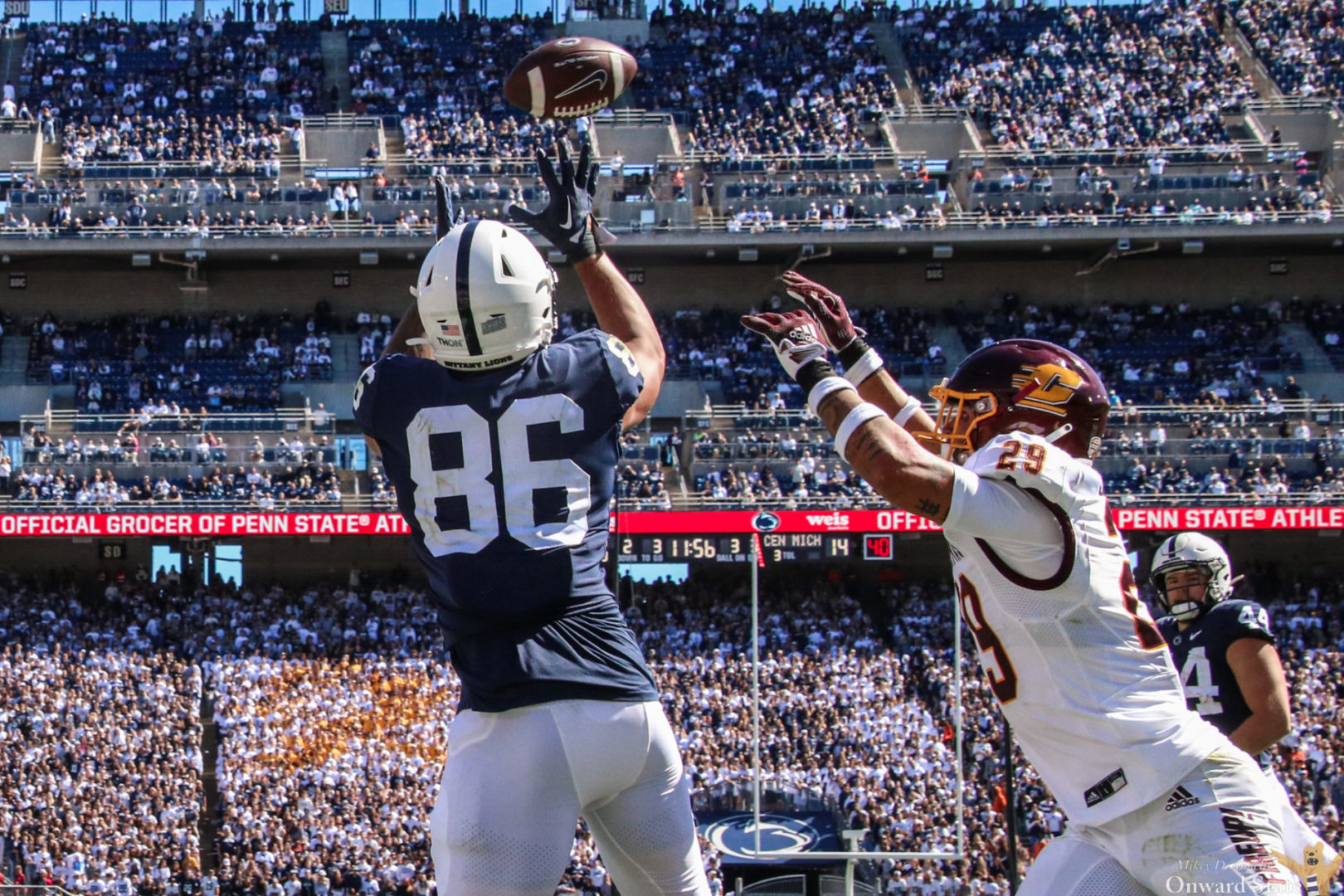State College - brenton strange td catch 3Q central michigan