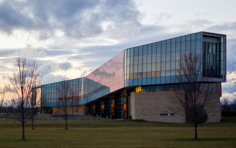 Bendapudi Recommends Reuniting Penn State’s Two Law Schools