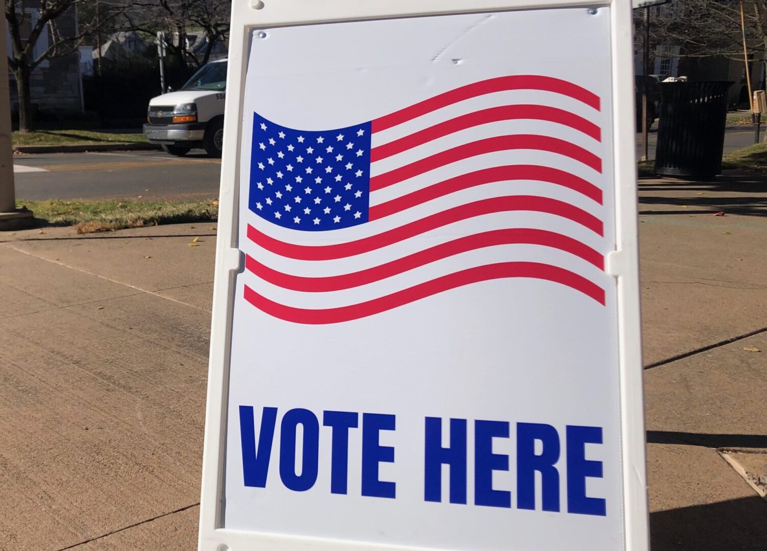 Vote here sign with image of the United States flag