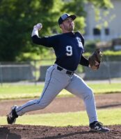 Bees stay perfect, Braves earn second straight win